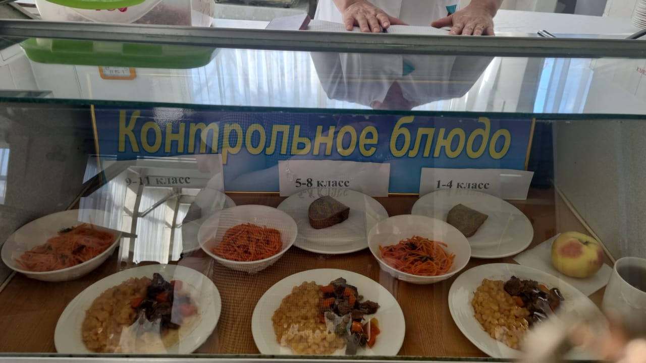 Мектеп асханасында тамақтану/ Питание в школьной столовой